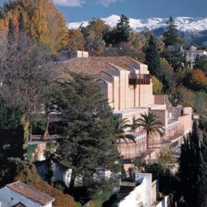 Granada: Auditorio Manuel de Falla con la Sierra Nevada al fondo.
Più mosso - encantados de veros